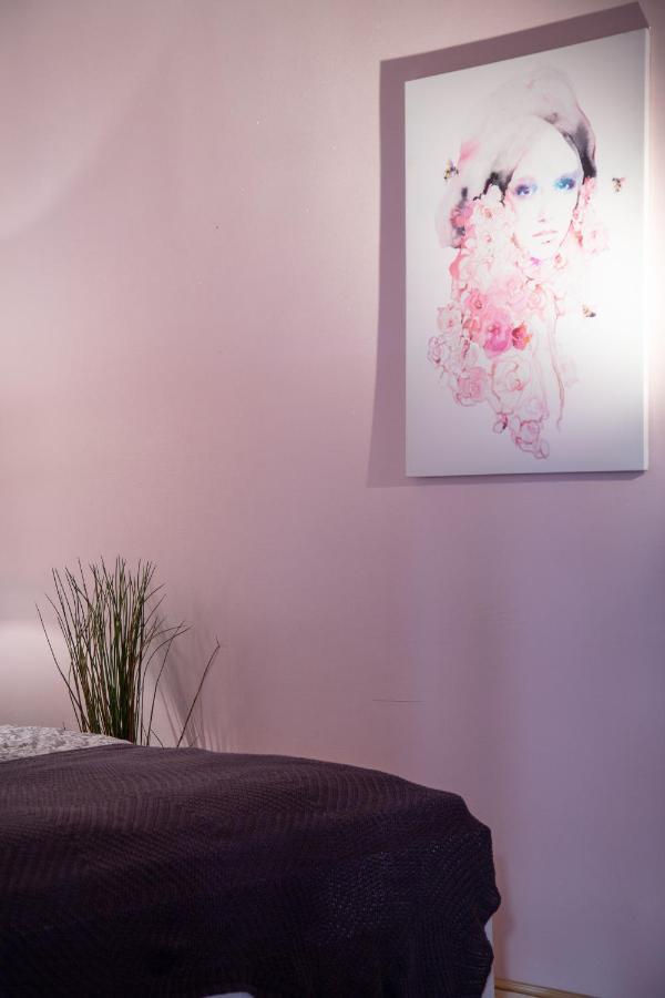 Luxury Downtown Home By Anna บูดาเปสต์ ภายนอก รูปภาพ