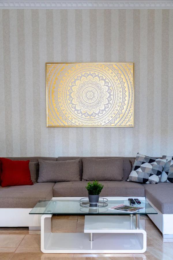 Luxury Downtown Home By Anna บูดาเปสต์ ภายนอก รูปภาพ