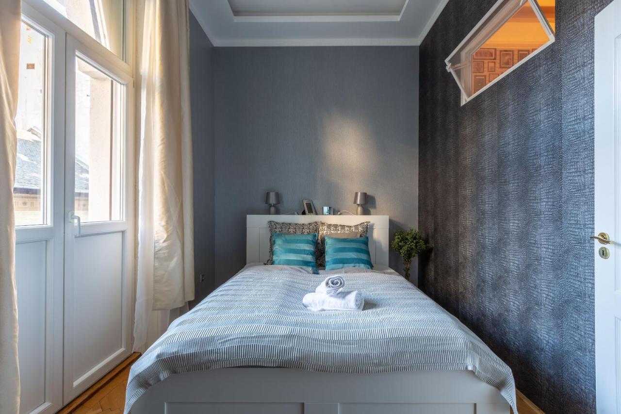 Luxury Downtown Home By Anna บูดาเปสต์ ภายนอก รูปภาพ