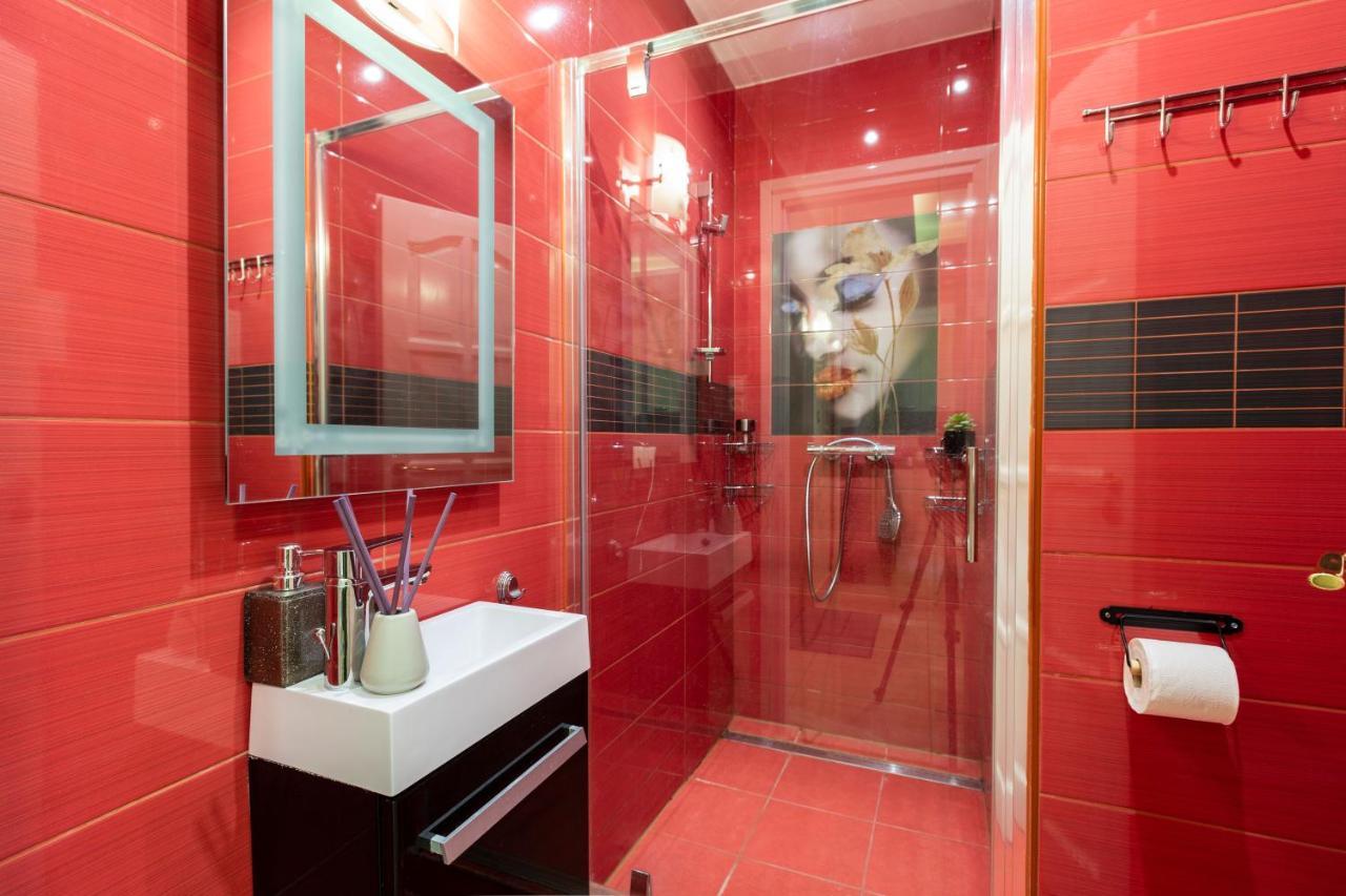 Luxury Downtown Home By Anna บูดาเปสต์ ภายนอก รูปภาพ