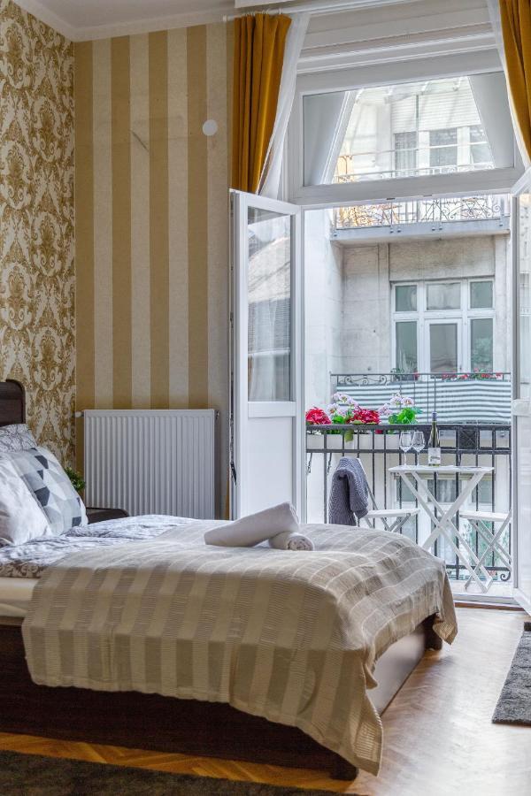Luxury Downtown Home By Anna บูดาเปสต์ ภายนอก รูปภาพ