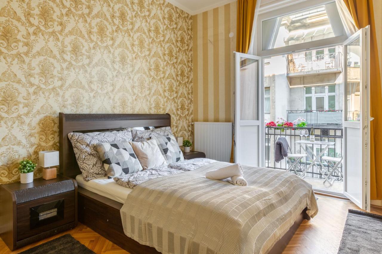Luxury Downtown Home By Anna บูดาเปสต์ ภายนอก รูปภาพ